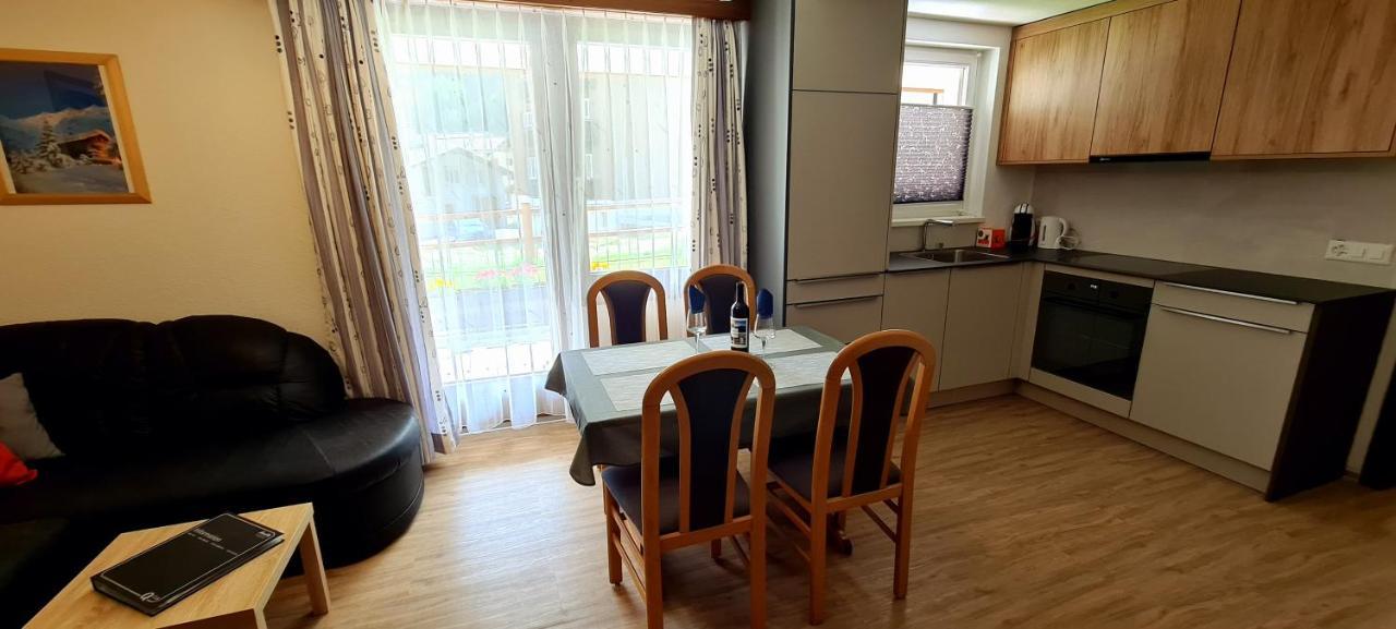 Apartmenthaus Sunshine ซาส-กรุนด์ ภายนอก รูปภาพ