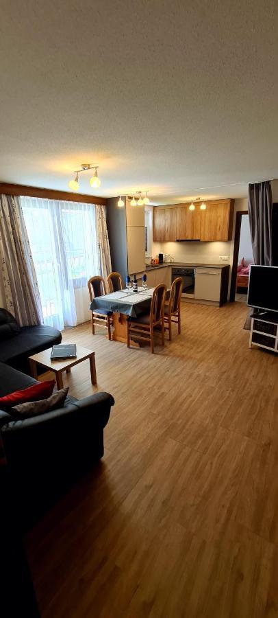 Apartmenthaus Sunshine ซาส-กรุนด์ ภายนอก รูปภาพ