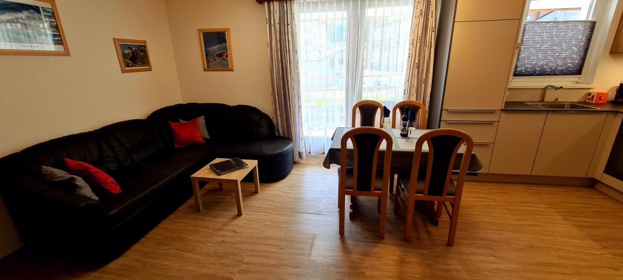 Apartmenthaus Sunshine ซาส-กรุนด์ ภายนอก รูปภาพ