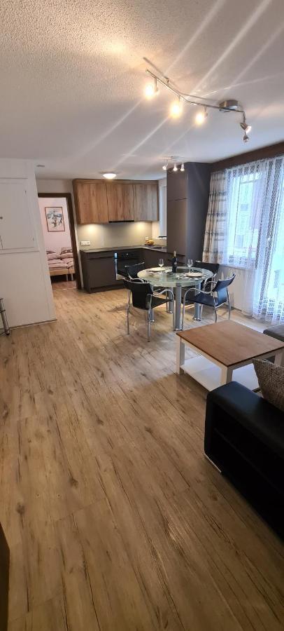 Apartmenthaus Sunshine ซาส-กรุนด์ ภายนอก รูปภาพ